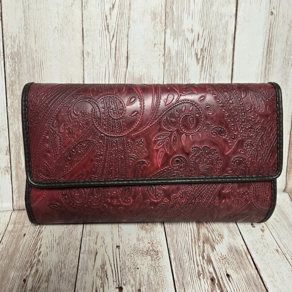 Relic Red Embossed Paisley Organizer Wallet Snap Closure Zip Pocket Card Holder